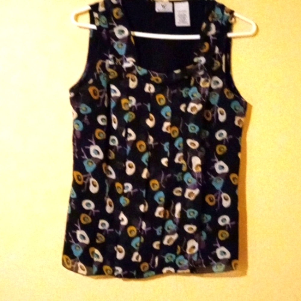 Worthington Women blouse. Blouse with pleats in front.